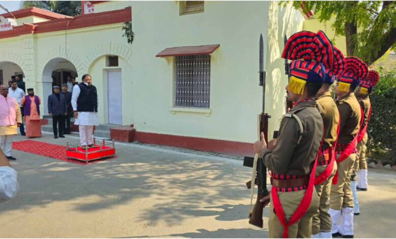 दयाशंकर सिंह, यूपी परिवहन मंत्री, प्रतापगढ़ ब्रेकिंग न्यूज़, प्रतापगढ़ गेस्ट हाउस, दीपक भूकर एसपी, शिव सहाय अवस्थी डीएम, भाजपा नेता प्रतापगढ़, उत्तर प्रदेश सरकार समाचार, यूनाइटेड भारत न्यूज़