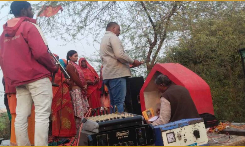 Pratapgarh News, Shukulpur Pachaiya, Temple Inauguration, Sheetla Mata Mandir, Kali Mata Mandir, Shiv Mandir Pran Pratistha, Bhandara Pratapgarh, Gram Pradhan Sheela Shashi Pandey, Religious News UP