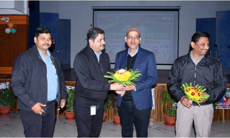 Hindalco Renusagar News, सड़क सुरक्षा माह समापन, Road Safety Month Sonbhadra, Hindalco Renusagar Safety Program, R P Singh Hindalco, Anpara Sonbhadra News, Road Safety Awareness Program