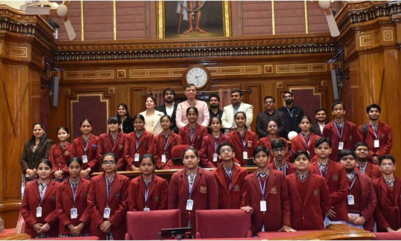 यूपी विधानसभा भ्रमण, सतीश महाना, मदर टेरेसा हायर सेकेंडरी स्कूल कानपुर, छात्र शैक्षिक भ्रमण, उत्तर प्रदेश विधानसभा अध्यक्ष, शिक्षा समाचार यूपी