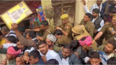 Varanasi Manikarnika Ghat Protest, Pal Samaj Protest Varanasi, Ahilyabai Holkar Statue Controversy, Manikarnika Ghat Lathi Charge, Varanasi Police Action, Manikarnika Ghat News Hindi, Pal Samaj Andolan, Varanasi Latest News