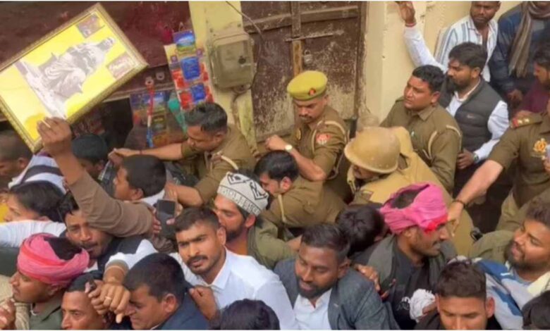 Varanasi Manikarnika Ghat Protest, Pal Samaj Protest Varanasi, Ahilyabai Holkar Statue Controversy, Manikarnika Ghat Lathi Charge, Varanasi Police Action, Manikarnika Ghat News Hindi, Pal Samaj Andolan, Varanasi Latest News