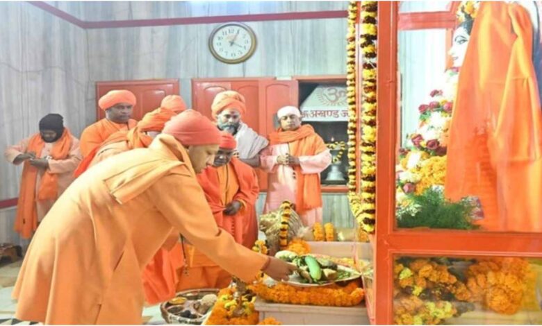 CM Yogi Adityanath, Gorakhnath Temple, Makar Sankranti 2026, Khichdi Mela Gorakhpur, Guru Gorakhnath, Yogi Adityanath News, Uttar Pradesh News, Gorakhpur Latest News, Khichdi Parv