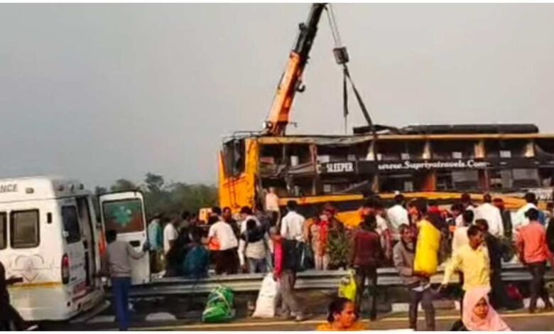 Purvanchal Expressway Bus Accident, Lucknow Bus Accident, पूर्वांचल एक्सप्रेसवे हादसा, लखनऊ सड़क दुर्घटना, GosaiGanj Bus Accident