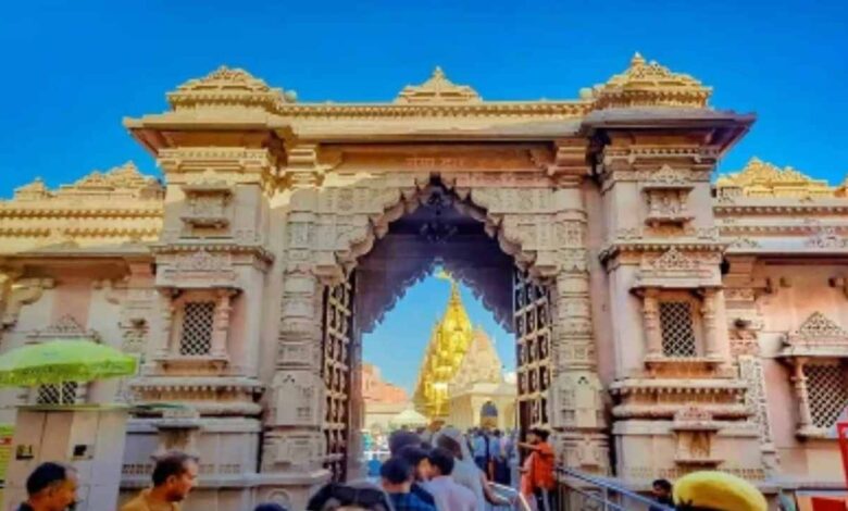 Kashi Vishwanath Abhishek, Triveni Sangam Jal, Kashi Vishwanath Temple Trust, Varanasi Religious News, Adi Shankaracharya Tradition, Mahadev Abhishek Kashi