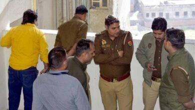 गाजियाबाद आत्महत्या मामला, तीन बहनों की आत्महत्या, गाजियाबाद भारत सिटी सोसायटी, नाबालिग लड़कियों की मौत, यूपी पुलिस जांच, पारिवारिक तनाव आत्महत्या, पिता की तीन शादियां, suicide case ghaziabad hindi news