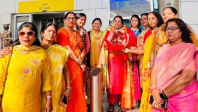 डॉ. सुधा यादव, प्रयागराज भाजपा समाचार, भाजपा महिला मोर्चा, बमरौली एयरपोर्ट प्रयागराज, भाजपा महिला मोर्चा स्वागत, BJP Mahila Morcha Prayagraj, Dr Sudha Yadav BJP, प्रयागराज राजनीतिक खबर, भाजपा महिला शक्ति