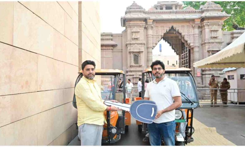 Kashi Vishwanath Dham News, Electric Loader Donation Temple, Varanasi Temple Facilities, Sanam Nijhawan Donation, Smart Temple Management India, Electric Vehicle Temple Use, Kashi Vishwanath Latest News