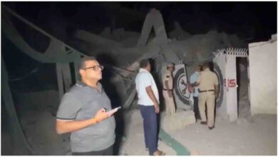 Delhi Saket Building Collapse, साकेत इमारत हादसा, Delhi Building Collapse News, Saket Rescue Operation, दिल्ली पांच मंजिला इमारत गिरी, Delhi Breaking News
