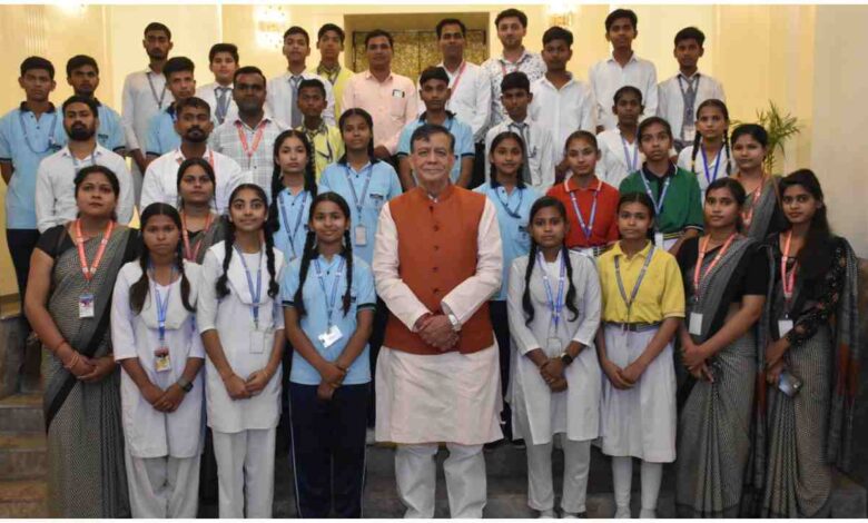 Satish Mahana News, UP Vidhan Sabha, Student Educational Visit, Democracy Education, Uttar Pradesh Assembly, Kanpur School Students, Parliamentary Process, UP Political News