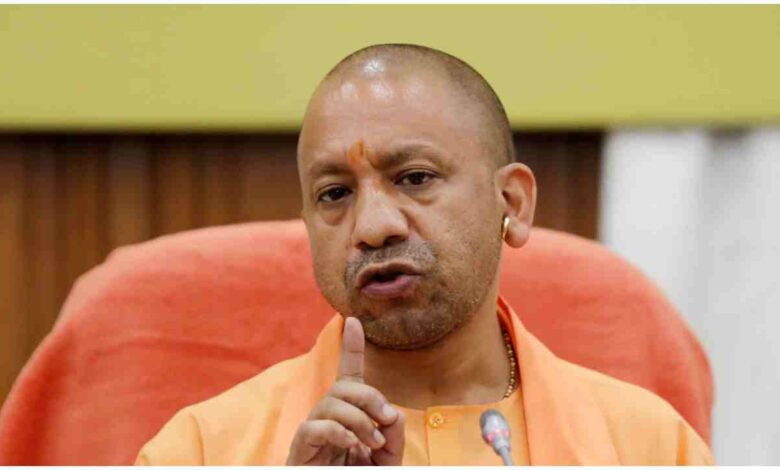 योगी आदित्यनाथ, उत्तर प्रदेश मंत्रिमंडल बैठक, सार्वजनिक परिवहन उपयोग, ऊर्जा संरक्षण निर्देश, वाहन फ्लीट कम करने का आदेश, डिजिटल कार्यसंस्कृति, हाइब्रिड बैठक, वर्क फ्रॉम होम नीति, सौर ऊर्जा प्रोत्साहन, पीएनजी कनेक्शन, इलेक्ट्रिक वाहन नीति, वोकल फॉर लोकल, एक जिला एक उत्पाद, लखनऊ समाचार, यूपी सरकार निर्णय