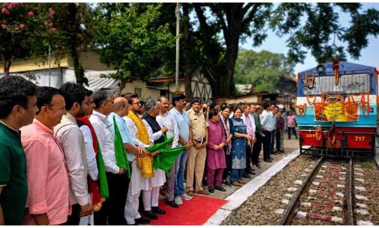 Kangra Narrow Gauge Train Service, Bridge Number 32, Anurag Thakur, Pathankot Kangra Train, Himachal Pradesh Railway News, Kangra Railway Station, Northern Railway Jammu Division, Kangra Valley Train Service Restored, Himachal Tourism News, कांगड़ा रेलवे, अनुराग ठाकुर, हिमाचल प्रदेश, नैरो गेज ट्रेन, पठानकोट-कांगड़ा रेल सेवा, उत्तर रेलवे, रेलवे समाचार, पर्यटन, जम्मू मंडल, ब्रिज नंबर 32