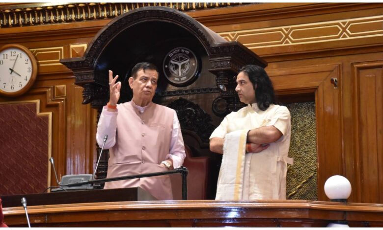 Devkinandan Thakur, Uttar Pradesh Vidhan Sabha, देवकीनंदन ठाकुर, उत्तर प्रदेश विधानसभा, सतीश महाना, यूपी विधानसभा भ्रमण, देवकीनंदन ठाकुर लखनऊ दौरा, Devkinandan Thakur, उत्तर प्रदेश विधानसभा, Satish Mahana, Lucknow News, UP Assembly, देवकीनंदन ठाकुर समाचार, यूपी विधानसभा भवन, विधानसभा अध्यक्ष, सनातन संस्कृति, Uttar Pradesh News