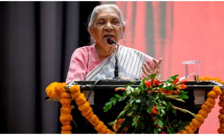 आनंदीबेन पटेल बयान, यूपी राज्यपाल आनंदीबेन पटेल, लव मैरिज पर आनंदीबेन पटेल, AKTU दीक्षांत समारोह, सपा सांसद वीरेंद्र सिंह, उत्तर प्रदेश राज्यपाल बयान