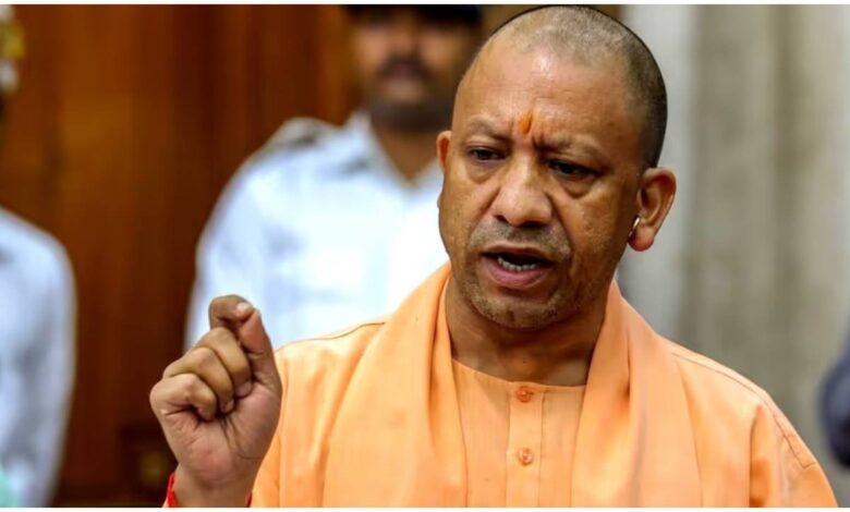 योगी आदित्यनाथ, यूपी शिक्षक कैशलेस योजना, 5 लाख कैशलेस इलाज, DBT 1320 करोड़, बेसिक शिक्षा विभाग, SBI MOU, CM Yogi Adityanath, Uttar Pradesh, Teacher Cashless Scheme, DBT, Basic Education Department, SBI, Education News, Health Scheme, Uttar Pradesh News