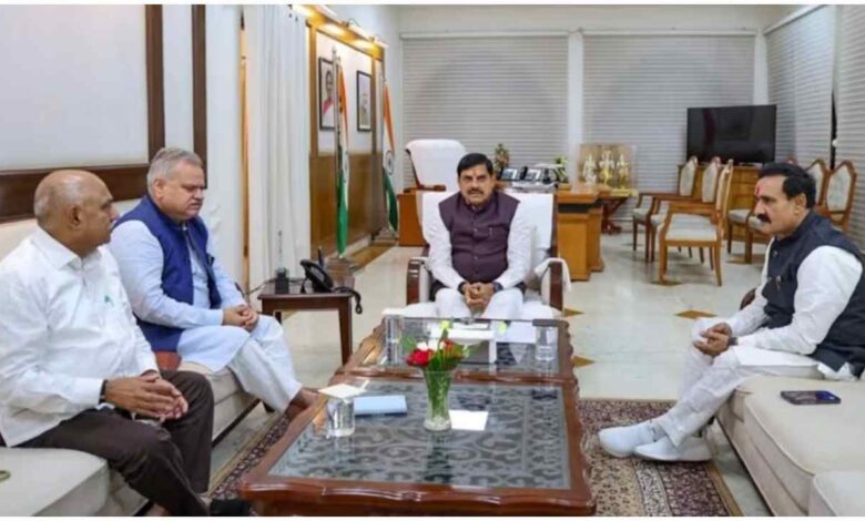 दतिया उपचुनाव बीजेपी, दतिया उपचुनाव, बीजेपी जिला संगठन भंग, दतिया बीजेपी, मध्य प्रदेश बीजेपी, कांग्रेस दतिया, घनश्याम सिंह, आशुतोष तिवारी, डॉ. नरोत्तम मिश्रा, मोहन यादव, मध्य प्रदेश राजनीति, दतिया उपचुनाव, बीजेपी, मध्य प्रदेश, बीजेपी जिला संगठन, रघुवीर सिंह कुशवाह, कांग्रेस, घनश्याम सिंह, आशुतोष तिवारी, डॉ. नरोत्तम मिश्रा, मोहन यादव, एमपी पॉलिटिक्स, विधानसभा उपचुनाव, राजनीतिक खबरें