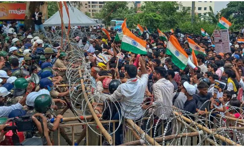 Jharkhand Student Protest, झारखंड छात्र आंदोलन, Rahul Gandhi Jharkhand, राहुल गांधी छात्र आंदोलन, Jharkhand Protest 2026, JPSC Protest, JSSC Protest, JPSC परीक्षा, JSSC परीक्षा, Jharkhand Assembly March, झारखंड विधानसभा मार्च, छात्र प्रदर्शन, रोजगार परीक्षा विवाद, झारखंड में छात्रों का प्रदर्शन, JPSC परीक्षा विवाद, 14वीं JPSC परीक्षा, JSSC-CGL परीक्षा विवाद, झारखंड पुलिस लाठीचार्ज, Jharkhand Student Protest News, Ranchi Student Protest, Hemant Soren Government, झारखंड भर्ती परीक्षा, Rahul Gandhi, Jharkhand, Jharkhand Student Protest, JPSC, JSSC, Ranchi, Hemant Soren, Congress, JMM, BJP, Student Protest, Assembly March, Exam Irregularities