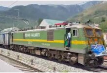 Kashmir Cargo Train, बड़गाम दिल्ली कार्गो ट्रेन, Badgam Delhi Cargo Train, Kashmir Cargo Parcel Train, Budgam Delhi Parcel Train, कश्मीर से दिल्ली पार्सल ट्रेन, Pawan Khera Railway News, बड़गाम आदर्श नगर पार्सल ट्रेन, Kashmir Apple Cargo Train, उत्तर रेलवे कार्गो ट्रेन, Kashmir Farmers Cargo Train, Kashmir Cargo Train, Budgam Delhi Cargo Train, Kashmir Railway, Pawan Khera, Ashwini Vaishnaw, Northern Railway, Kashmir Farmers, Kashmir Apple, Cargo Parcel Train, Indian Railways, Railway News