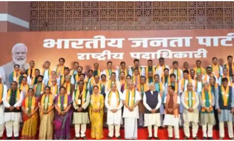 PM Modi BJP new team meeting, नरेंद्र मोदी BJP नई टीम, नितिन नबीन BJP टीम, BJP new team 2026, भाजपा नई टीम 2026, युवा संवाद BJP, Vande Mataram resolution BJP, वंदे मातरम् भाजपा प्रस्ताव, BJP headquarters Delhi, स्मृति ईरानी BJP