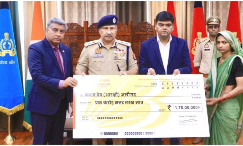 उत्तर प्रदेश पुलिस, DGP राजीव कृष्ण, राजीव कृष्ण, UP Police, पुलिसकर्मियों को आर्थिक सहायता, पुलिस सैलरी पैकेज, PSP योजना, बैंक ऑफ बड़ौदा, 56 करोड़ 71 लाख रुपये, पुलिसकर्मियों के परिवार, दिव्यांग पुलिसकर्मी, UP Police News, Lucknow News