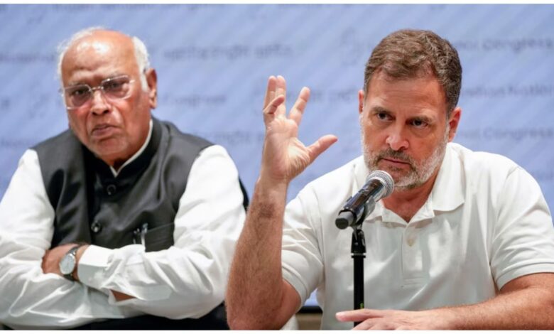 राहुल गांधी स्वतंत्रता दिवस, Rahul Gandhi Independence Day 2026, मल्लिकार्जुन खड़गे, Mallikarjun Kharge, लाल किला समारोह, Independence Day Red Fort, राहुल गांधी लाल किला, कांग्रेस स्वतंत्रता दिवस समारोह, Rahul Gandhi Kharge skip Independence Day, सीटिंग विवाद, Congress BJP, Table of Precedence, दिमागी नक्सल, PM Modi Independence Day speech, India Independence Day 2026