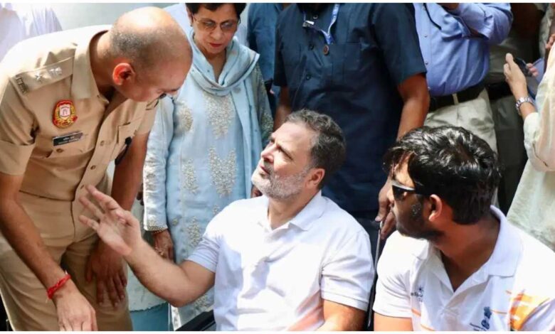 राहुल गांधी, पेलेट गन मामला, राहुल गांधी धरना, दिल्ली पुलिस FIR, पेलेट गन FIR, लोचब पेलेट मामला, संसद मार्ग थाना, कांग्रेस राहुल गांधी, NEET प्रदर्शन, दिल्ली पुलिस, Rahul Gandhi Pellet Gun Case