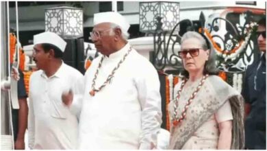 वंदे मातरम् विवाद 2026, सोनिया गांधी वंदे मातरम्, सुमित्रो चटर्जी, बंकिम चंद्र चट्टोपाध्याय के वंशज, कांग्रेस मुख्यालय वंदे मातरम्, वंदे मातरम् अपमान विवाद, बीजेपी सोनिया गांधी, स्वतंत्रता दिवस विवाद, वंदे मातरम् कानून, Vande Mataram Controversy
