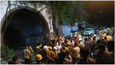 चमोली टनल हादसा, Chamoli Tunnel Accident, Uttarakhand Tunnel Accident, उत्तराखंड टनल हादसा, पिपलकोटी टनल हादसा, THDC India Tunnel, चमोली मजदूर फंसे, टनल में पानी और मलबा, 16 मजदूर रेस्क्यू, 6 मजदूर फंसे, NDRF Rescue Operation, SDRF Rescue, Pushkar Singh Dhami, Uttarakhand News, Chamoli News