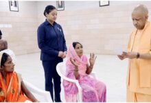 सीएम योगी जनता दर्शन 2026, योगी आदित्यनाथ, पूनम देवी सीतापुर, गोसेवा योजना, मुख्यमंत्री सहभागिता योजना, निराश्रित गाय, दिव्यांग की जमीन पर अवैध कब्जा, लखनऊ जनता दर्शन, उत्तर प्रदेश समाचार, UP News