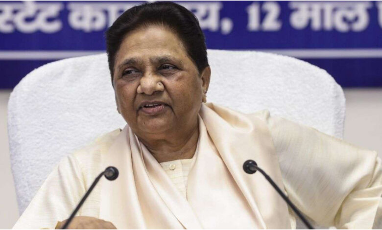 Mayawati News, मायावती बीमारी की अफवाह, मायावती आकाश आनंद, Akash Anand Mayawati, मायावती प्रेस कॉन्फ्रेंस, BSP News, बहुजन समाज पार्टी, मायावती का बयान, अशोक सिद्धार्थ, मायावती स्वास्थ्य, BRICS पर मायावती