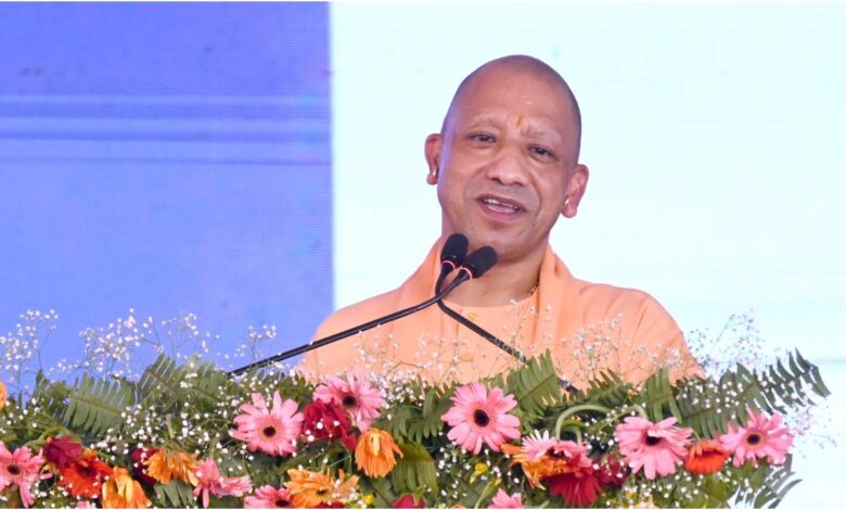 Yogi Adityanath, UP News, Uttar Pradesh News, Lawyers, Advocate, Allahabad High Court, High Court Bar Association, Cashless Medical Insurance, Advocate Welfare Fund, UP Government
