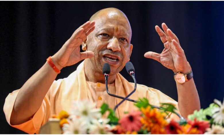 योगी आदित्यनाथ मथुरा 1051 करोड़, CM Yogi, Yogi Adityanath, Mathura News, Mathura Development, Janmashtami 2026, UP News, Mathura Vrindavan, Swami Haridas Auditorium, Sanatan, Braj Development, जन्माष्टमी से पहले मथुरा पहुंचे योगी, 1051 करोड़ की 229 परियोजनाओं की सौगात; बोले- मंदिर तोड़े गए, सनातन नहीं टूटा