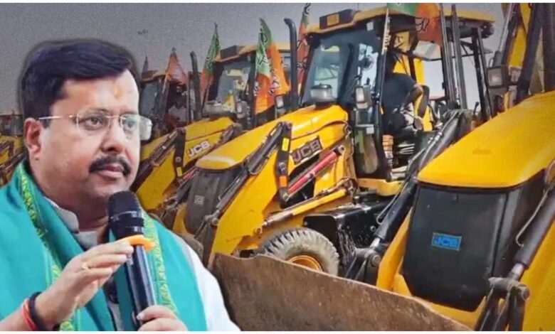 नितिन नबीन बुलडोजर स्वागत, नितिन नबीन यूपी दौरा, BJP अध्यक्ष नितिन नबीन, नितिन नबीन मेरठ दौरा, बीजेपी बुलडोजर स्वागत, यूपी बीजेपी 2027, नितिन नबीन पश्चिमी यूपी, BJP संगठन मिशन 2027, मेरठ में नितिन नबीन, यूपी में बुलडोजर राजनीति, Nitin Nabin, BJP, BJP President, Uttar Pradesh BJP, Meerut News, UP Politics, Bulldozer Politics, UP Election 2027, Nitin Nabin Meerut, BJP Mission 2027