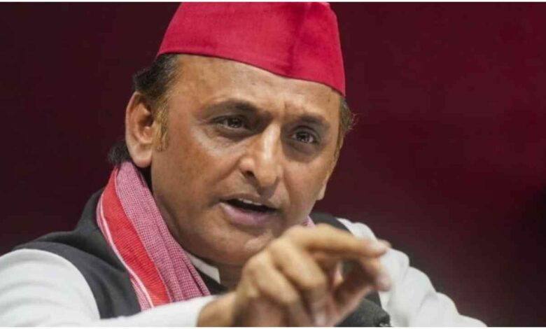 आजमगढ़ वोटर लिस्ट गड़बड़ी, विकास यादव वोटर लिस्ट, अखिलेश यादव शिकायत, निर्वाचन आयोग कार्रवाई, आजमगढ़ मतदाता सूची, BLO पर कार्रवाई, ERO AERO जांच, यूपी वोटर लिस्ट