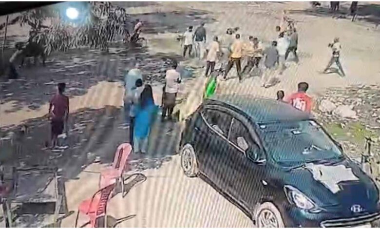 हरदोई जमीन विवाद, हरदोई मारपीट मामला, बेनीगंज थाना, हत्याहरण गांव, जमीन विवाद में हमला, हरदोई क्राइम न्यूज, घर में घुसकर मारपीट, CCTV मारपीट, Hardoi News, Beniganj News, UP Crime News, Land Dispute, Uttar Pradesh News
