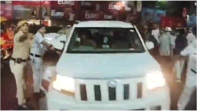 Kolkata News, कोलकाता दुर्गा पूजा हादसा, चोरबागान पूजा पंडाल, दुर्गा पूजा में कई घायल, कोलकाता में भारी बारिश, चोरबागान भगदड़, कोलकाता दुर्गा पूजा न्यूज, कोलकाता दुर्गा पूजा पंडाल में भगदड़