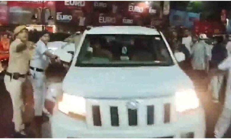 Kolkata News, कोलकाता दुर्गा पूजा हादसा, चोरबागान पूजा पंडाल, दुर्गा पूजा में कई घायल, कोलकाता में भारी बारिश, चोरबागान भगदड़, कोलकाता दुर्गा पूजा न्यूज, कोलकाता दुर्गा पूजा पंडाल में भगदड़