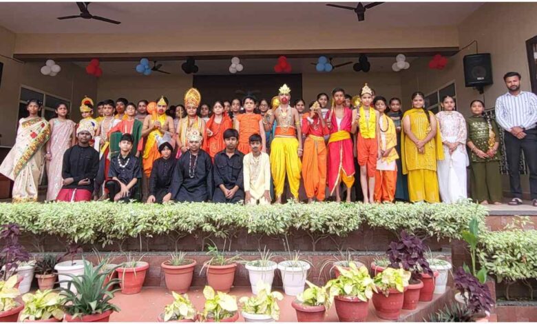 लिटिल एंजिल्स स्कूल पीलीभीत, पीलीभीत समाचार, स्कूल में दशहरा समारोह, रामायण की लीलाओं का मंचन, पीलीभीत में रावण दहन, दशहरा उत्सव 2026, स्कूल में रामायण मंचन, पीलीभीत, लिटिल एंजिल्स स्कूल, दशहरा समारोह, रामायण मंचन, रावण दहन, स्कूल समाचार, उत्तर प्रदेश समाचार