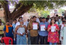 Pilibhit News, बीसलपुर PDA पंचायत, दिव्या पी गंगवार, पीलीभीत समाजवादी पार्टी, बीसलपुर विधानसभा 2027, PDA जनजागरूकता पंचायत, दिव्या प्रदीप गंगवार जनसंपर्क, गन्ना किसानों का बकाया भुगतान, धान खरीद में पारदर्शिता, समाजवादी पार्टी महिला सभा, बीसलपुर ग्रामीण समस्याएं